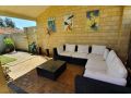 Comfortable 2BDR Unit with Lush Serene Garden Apartment, Perth - thumb 11