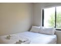 Comfortable 2BDR Unit with Lush Serene Garden Apartment, Perth - thumb 9