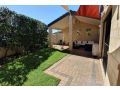 Comfortable 2BDR Unit with Lush Serene Garden Apartment, Perth - thumb 1