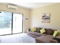 Comfortable 2BDR Unit with Lush Serene Garden Apartment, Perth - thumb 2