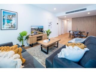 CONTEMPORARY PARADISE W/ DARLING VIEWS, Broadbeach Guest house, Gold Coast - 1