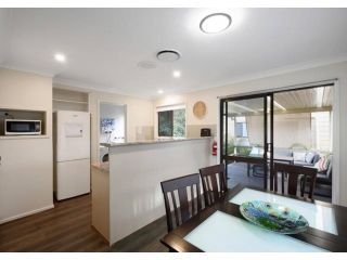 Convenient Location; Close To Tuggerah Lake Apartment, Gorokan - 1