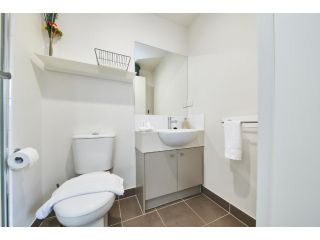 CONVENIENT STUDIO// 15 MINUTES FROM CBD Apartment, Melbourne - 5