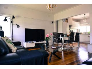 Convenient urban stay with all amenities around Guest house, Melbourne - 2