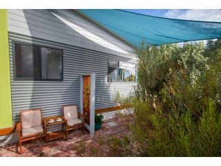 Coorong Cabins Chalet, Meningie - 1