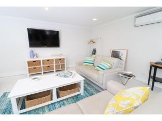 Corella Studio Apartment Apartment, Cams Wharf - 2