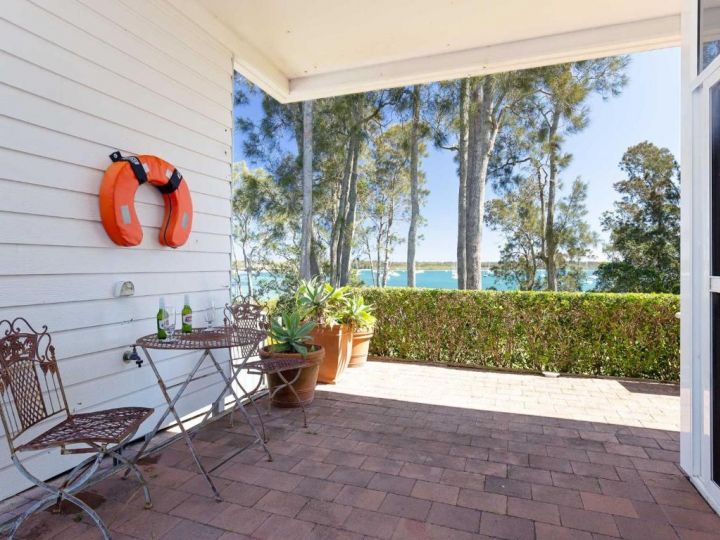 &#x27;Corlette Waterfront&#x27;, 2/44 Danalene Parade - Waterfront Luxury, WIFI, Aircon, Boat Parking Guest house, Corlette - imaginea 3