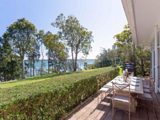 'Corlette Waterfront', 2/44 Danalene Parade - Waterfront Luxury, WIFI, Aircon, Boat Parking Guest house, Corlette - 4