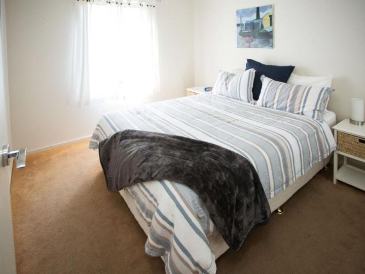 Cossies&#x27;, 2/273 Corrie Parade - stunning views & air conditioned Guest house, Corlette - imaginea 18