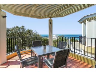 Cosy apartment with ocean views, Sunshine Beach Apartment, Sunshine Beach - 1