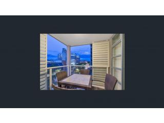 CBD Deluxe Private 2 Bedroom Apartment Apartment, Adelaide - 3