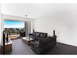 'Cote D Azur' luxury in the heart on Nelson Bay! Apartment, Nelson Bay - 3