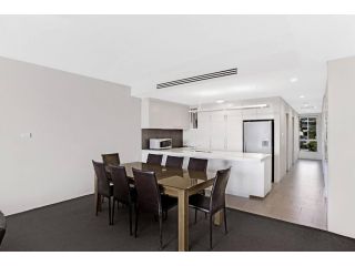 'Cote D Azur' luxury in the heart on Nelson Bay! Apartment, Nelson Bay - 5