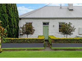 Cottage on James circa:1855 - Modern historic Guest house, Port Fairy - 2