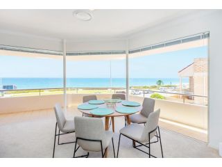 Cottesloe Ocean View House Apartment, Perth - 4