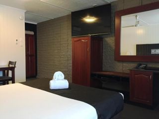 Country Plaza Motor Inn Hotel, Mackay - 4