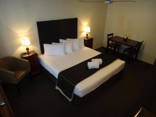 Country Plaza Motor Inn Hotel, Mackay - 1