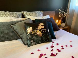 Couples Private Spa Retreat Villa, Cowes - 3