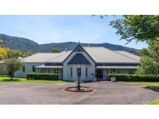 Cowley House - stunning entertainer, views, pool Guest house, New South Wales - 1