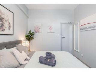 Cozy 3BR Getaway 1MinWalkToTrain Bus Shopping Sleeps7 29TH Guest house, Sydney - 3