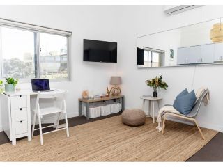 COZY BEACH FRONT STUDIO WITH AIRCON Apartment, Sydney - 1