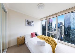 Cozy & Stylish 2BR Apt Next to Crown City Views Apartment, Melbourne - 2