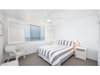 Craigmore On the Beach Unit 13 - views views Apartment, Yamba - 3