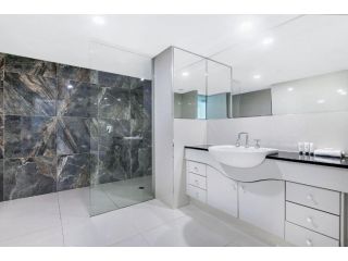 Crown Towers Luxury 3 Bedroom Apartment Apartment, Gold Coast - 5