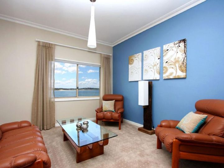 Beachfront Penthouse, Paranomic Views of Ocean Guest house, Terrigal - imaginea 1