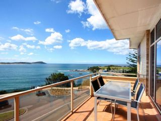 Beachfront Penthouse, Paranomic Views of Ocean Guest house, Terrigal - 2