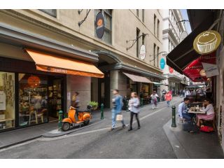 Degraves Hidden Gem - 1 Bedroom, Parking, Convenient CBD Location, Lift Apartment, Melbourne - 3