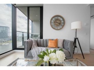 Delightful 2BR Riverview@Docklands Apartment, Melbourne - 1