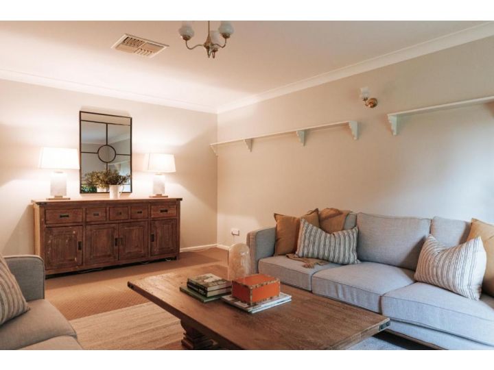 Breezy 3-bed Home with Backyard near town centre Guest house, Mudgee - imaginea 5