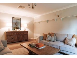 Breezy 3-bed Home with Backyard near town centre Guest house, Mudgee - 5