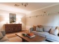 Breezy 3-bed Home with Backyard near town centre Guest house, Mudgee - thumb 5