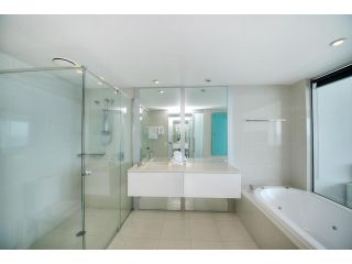 Deluxe Private Apartment in Surfers Paradise Apartment, Gold Coast - 3