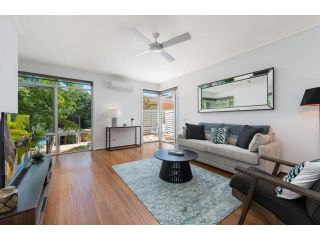 Classy Beachside Unit with Pool, Parking and Gym Apartment, Melbourne - 2