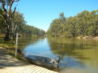 Deniliquin Riverside Caravan Park Accomodation, Deniliquin - 2