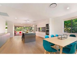 Depper St Beautifully Renovated Beach House Guest house, Sunshine Beach - 4