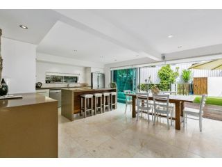 Depper St Large Luxury Residence Entire House Guest house, Sunshine Beach - 1