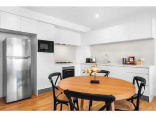 Central 1-Bed Walking Distance to Surfers Beaches Apartment, Gold Coast - 5