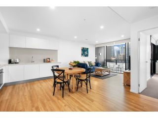 Central 1-Bed Walking Distance to Surfers Beaches Apartment, Gold Coast - 1