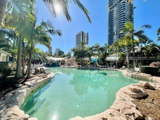 Diamond Beach Poolside 44 Premium Apartment, Gold Coast - 2