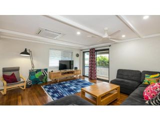 Dive Into This Family Holiday Home Guest house, Woorim - 1