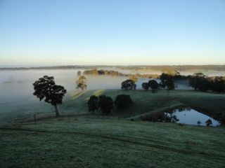 Down to Earth Farm Retreat Apartment, Victoria - 5