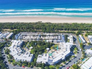 Drift North 5 - Deluxe swim up one becdroom Apartment, Casuarina - 1