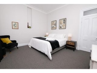 Dunkley House Bathurst Large CBD Heritage Home, Sleeps 10 Guest house, Bathurst - 1