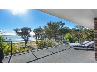 Dutchie's Dream - Glorious Views And Opposite Dutchies Beach Guest house, Nelson Bay - 1