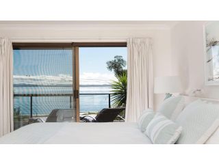 Dutchie's Dream - Glorious Views And Opposite Dutchies Beach Guest house, Nelson Bay - 2