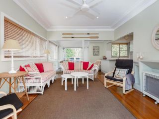 Dutchies Haven', 11 Christmas Bush Ave - Air Con, large enclosed yard, 2 minute walk to Dutchies Guest house, Nelson Bay - 4